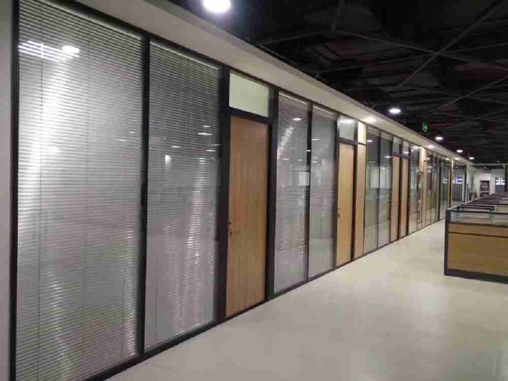 blind insulated glass partition system.