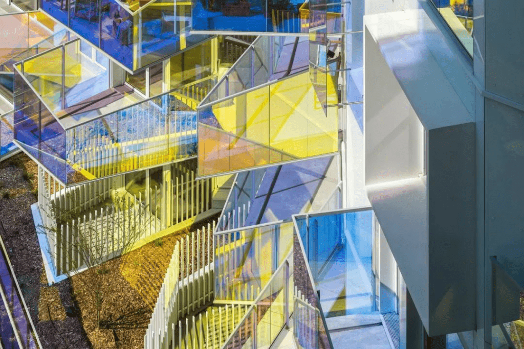 color laminated glass railing