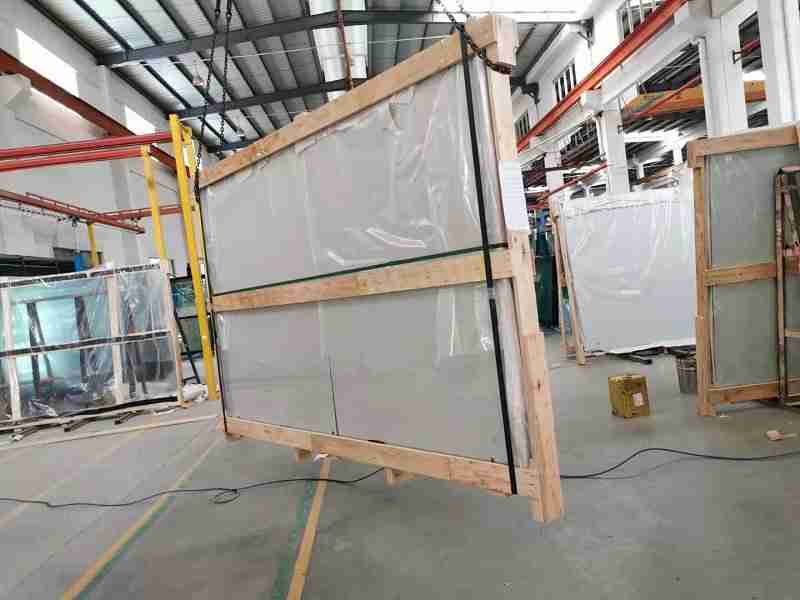 padel glass packing in strong plywood crates.