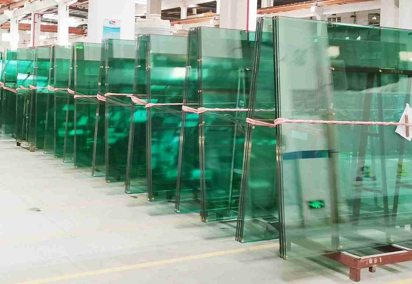 مسؤولة ممتازة الجودة padel المحكمة مصنع الزجاج في الصين. شنتشن التنين زجاج توفير عالية الجودة padel زجاج المحكمة . 10mm / 12mm الزجاج المقسى.