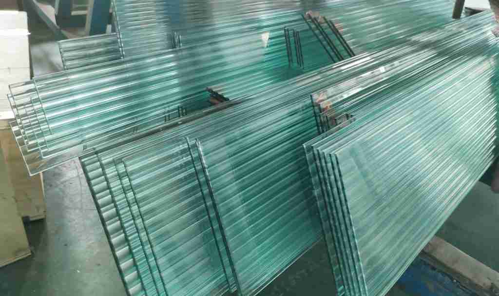 Shenzhen Dragon Glass provide gorgeous fluted glass handrails for stairs with competitive price
