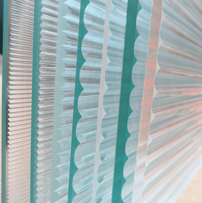 Шэньчжэнь Дракон стекла обеспечивают великолепные рифленые стеклянные поручни для лестницы с конкурентоспособной цене