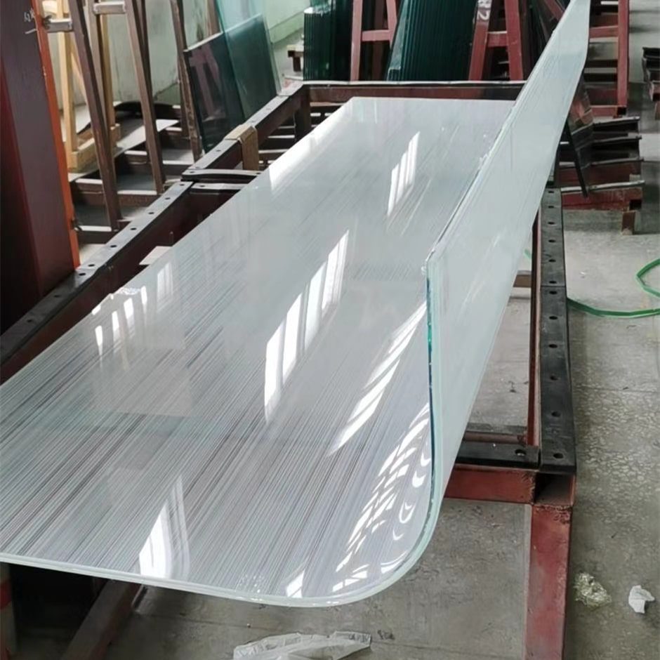 Процесс горячего изгиба стекла для элегантного архитектурного изогнутого стекла