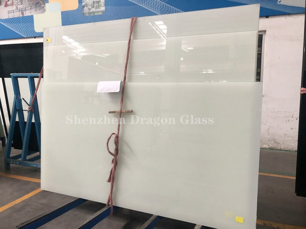 Panneaux de verre tympan sérigraphiés pour mur-rideau