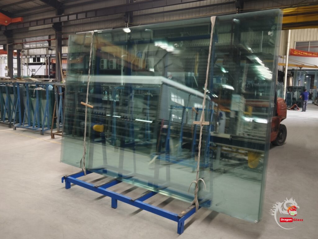 Highest safety European Union standards 12 mm thick laminated glass for Deluxe Padel Court